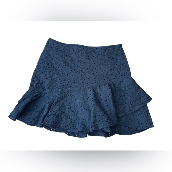 BANANA REPUBLIC NAVY BLUE EYELET RUFFLE MINI SKIRT – SIZE 6 – Y2K PREPPY CHIC - Picture 2 of 9